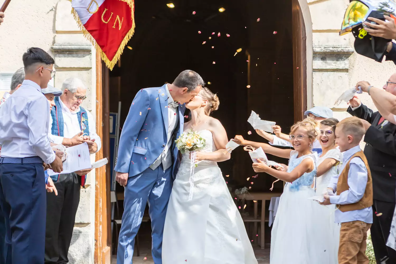 sortie-église-mariés