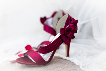 chaussure habillage chaussure à talon bordeaux de mariés