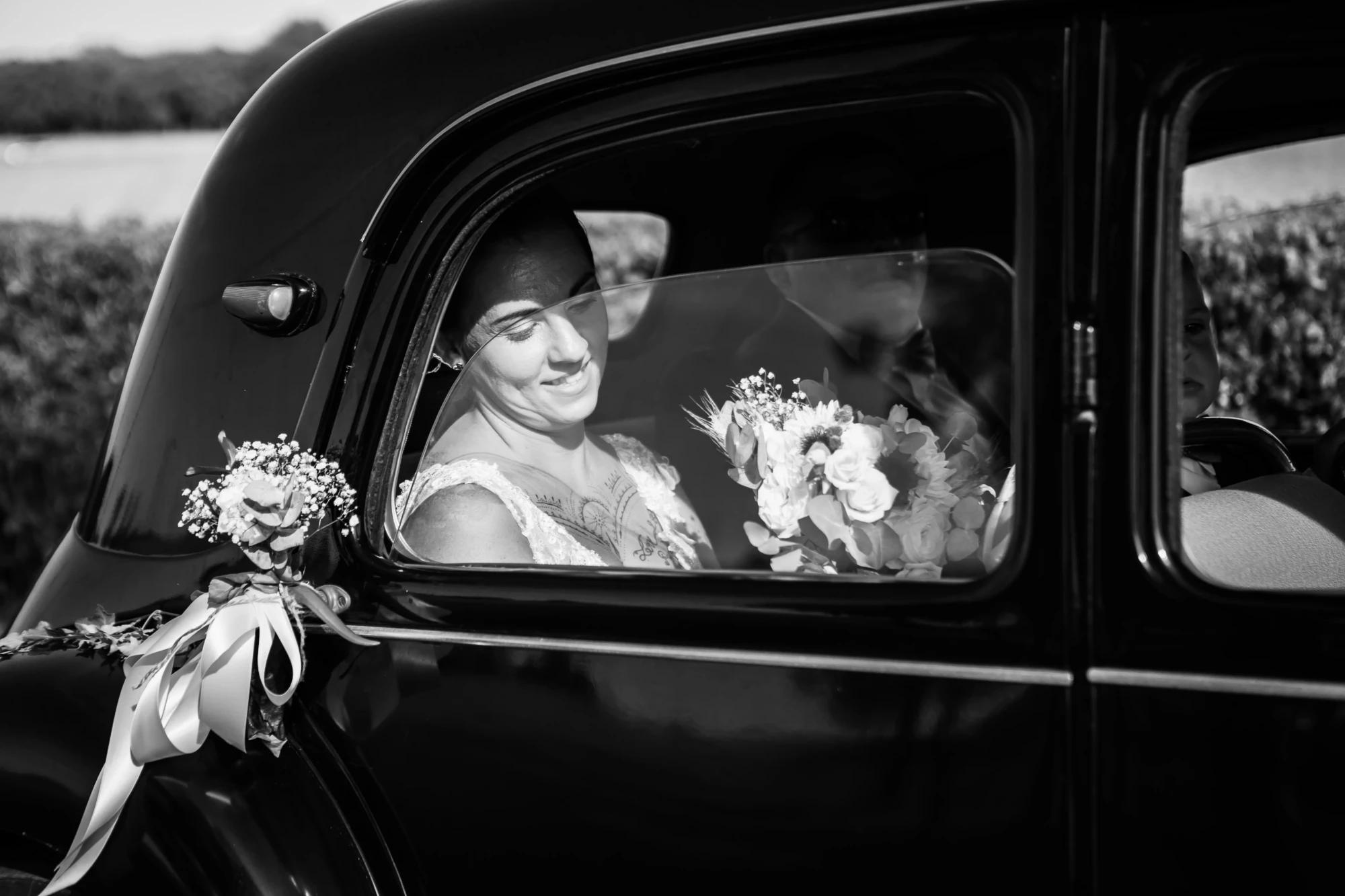 photographe-mariage-jura-dole-arbois-poligny-voiture-mariée photographe-mariage-jura-dole-arbois-poligny-voiture-mariée