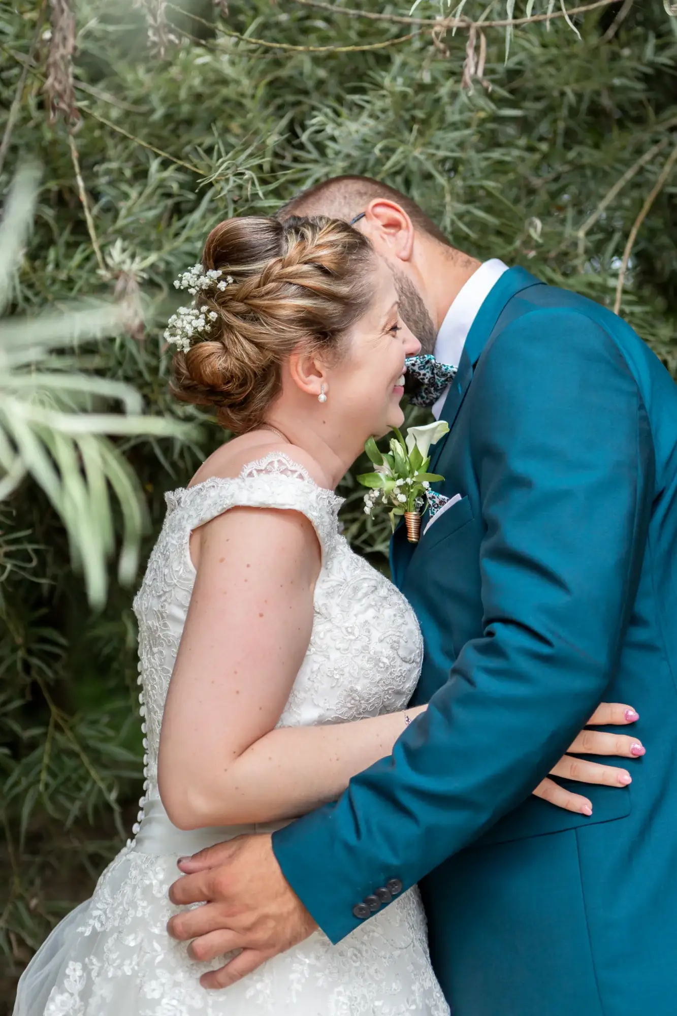 pose de mariées qui rigolent