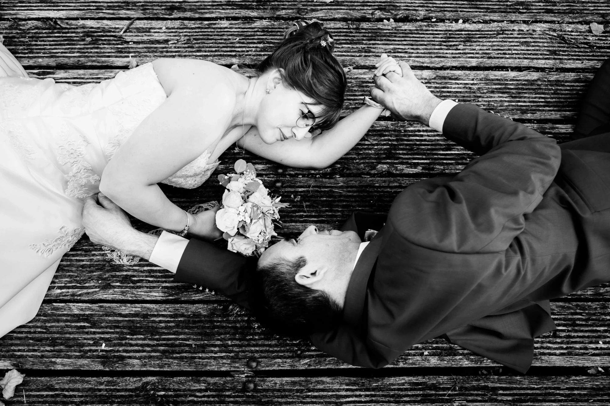 photo de mariés vue de dessus damien gros photographe jura