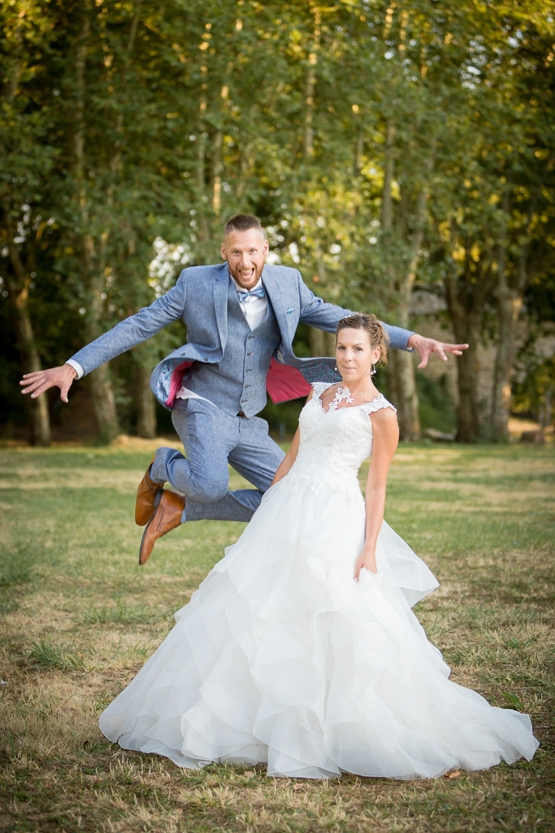 photographe-mariage-photo-couple-marié-saut
