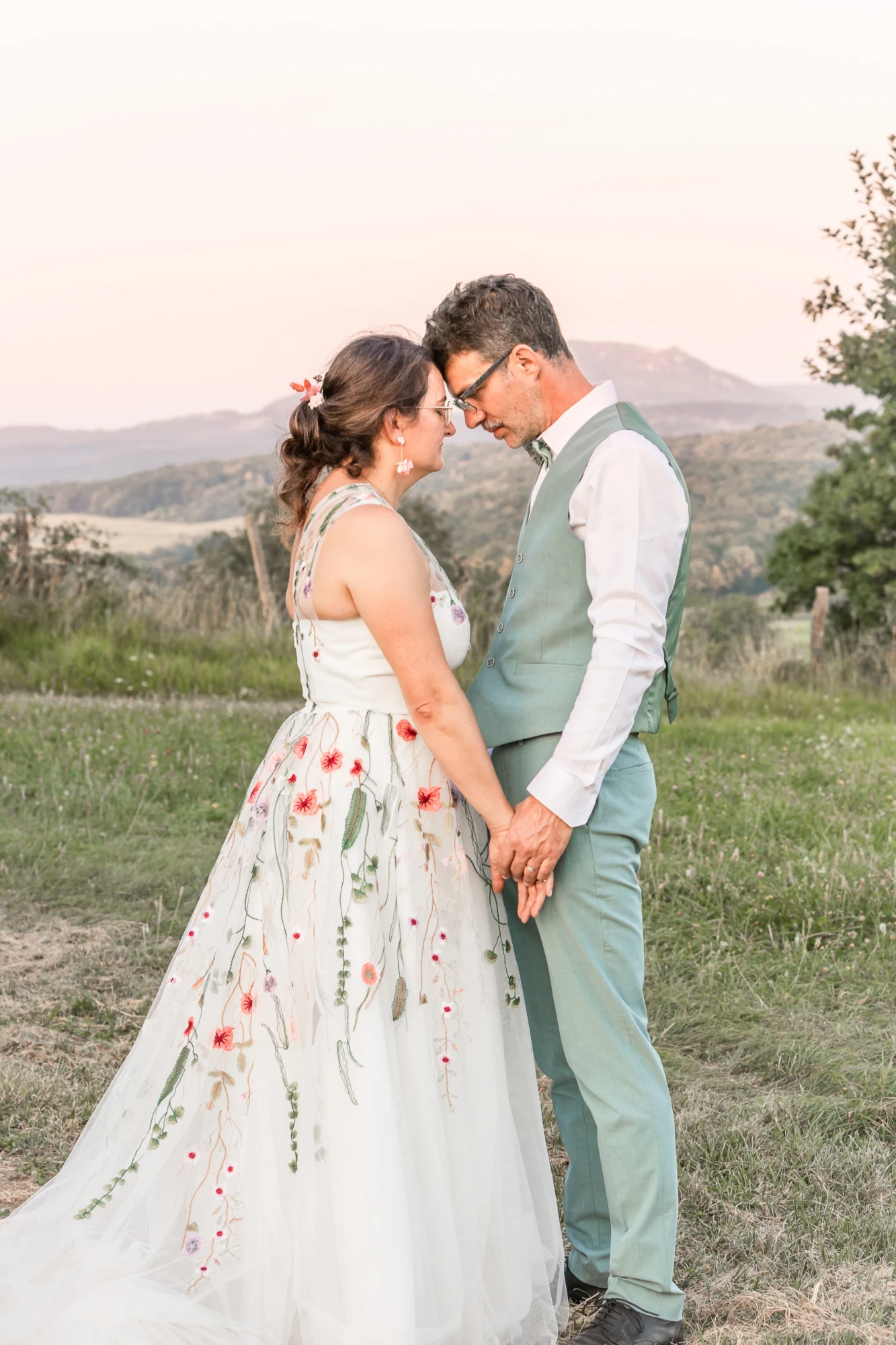 Photographe-mariage-Poligny-Arbois-Jura-couple-montagne-vignoble Photographe-mariage-Poligny-Arbois-Jura-couple-montagne-vignoble