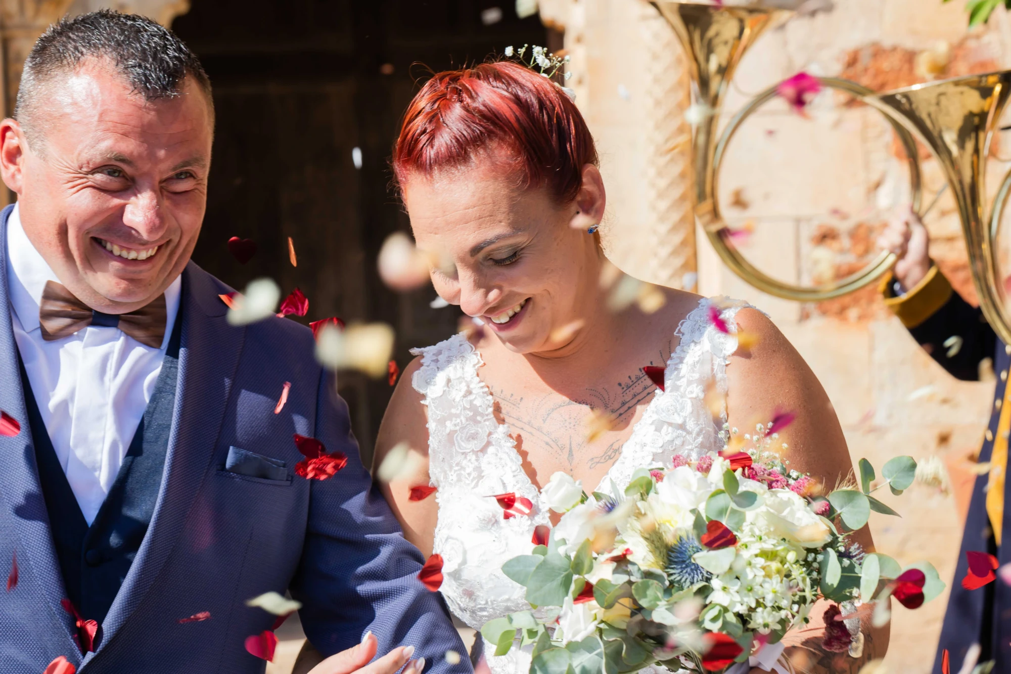 Sortie-eglise-mariés-damien-gros-photographe-jura